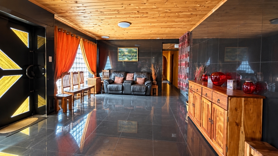 5 Bedroom Property for Sale in Protea Heights Western Cape
